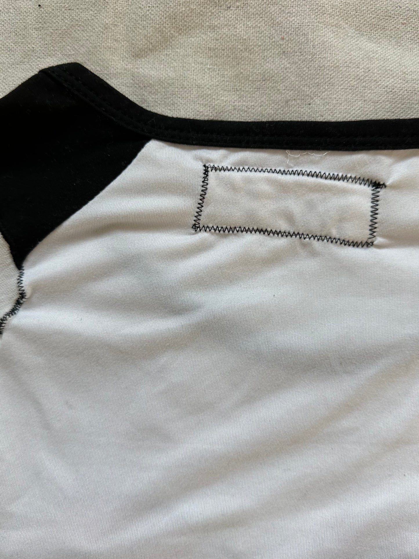 Jon16 raglan tee