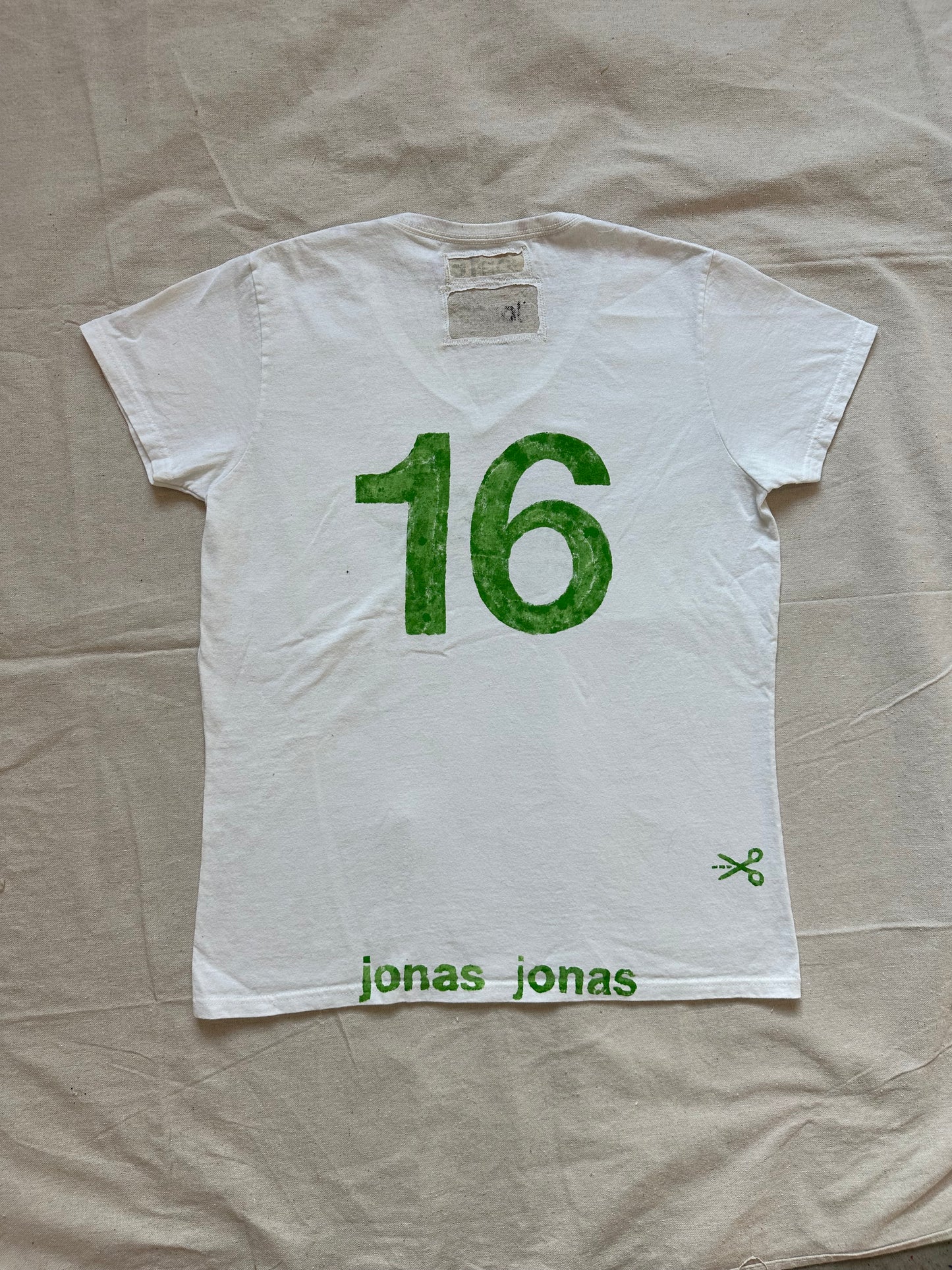 Jon16 hacker tee white