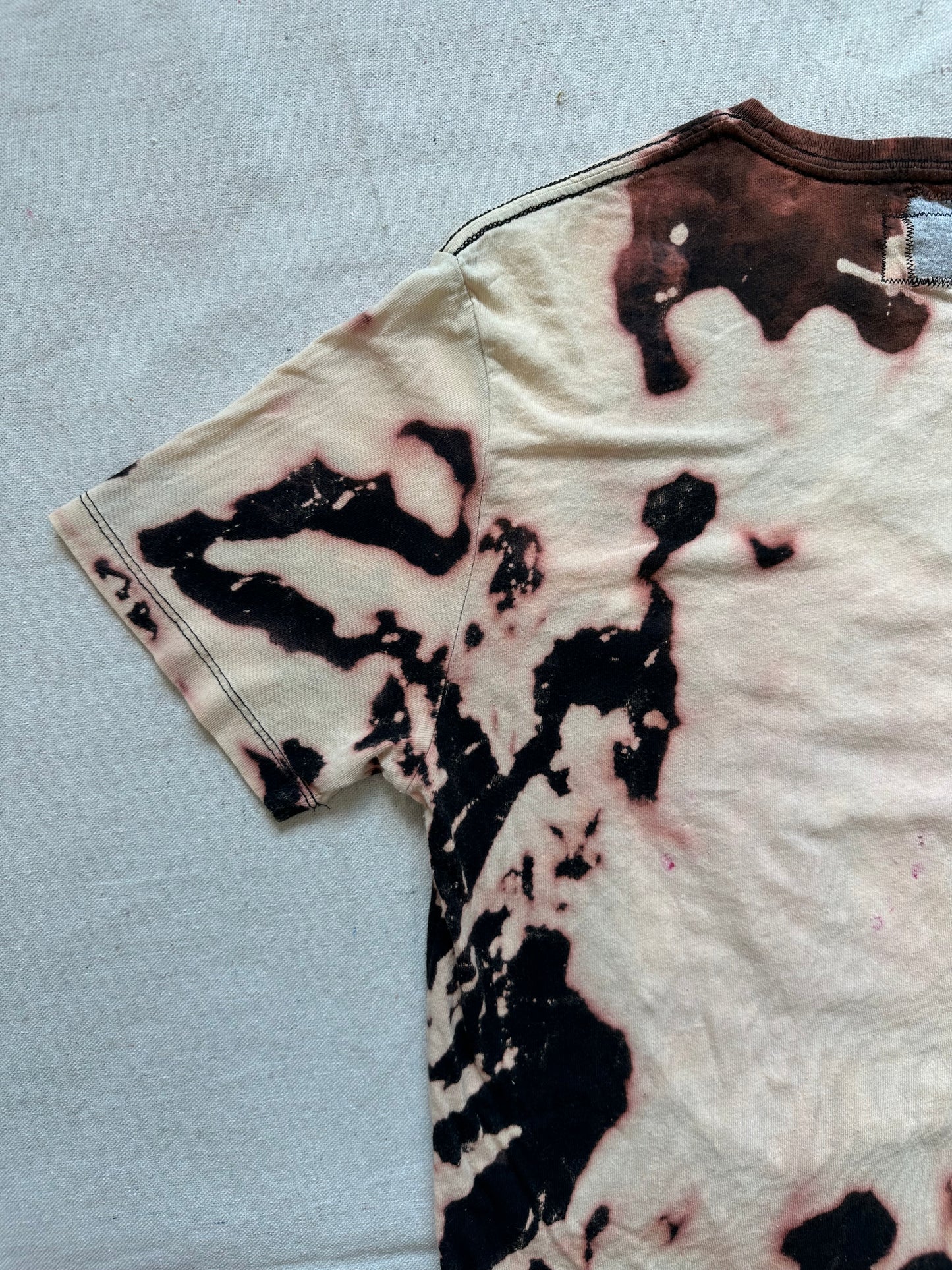 Jon16 house tee