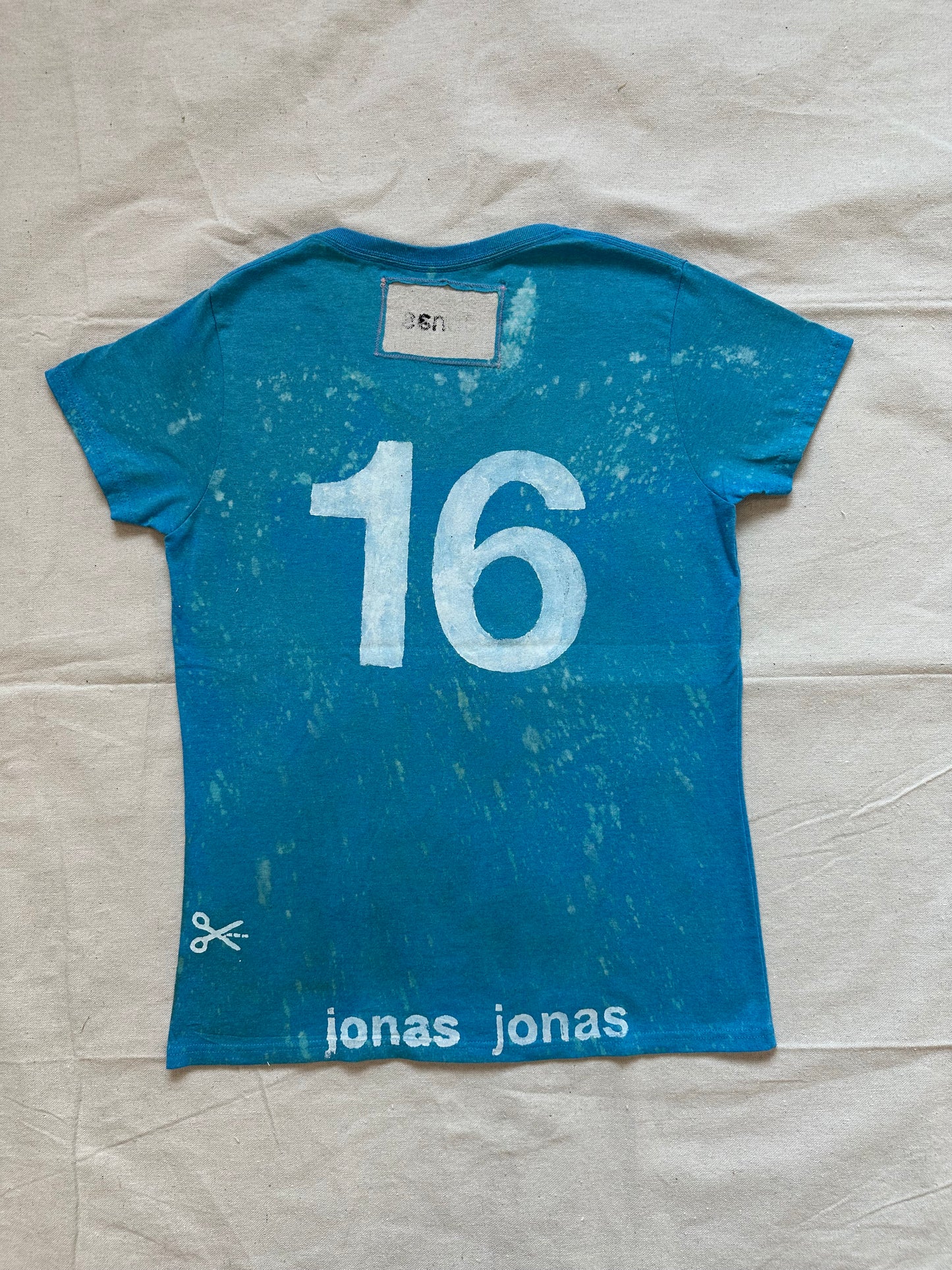 Jon16 gildan tee